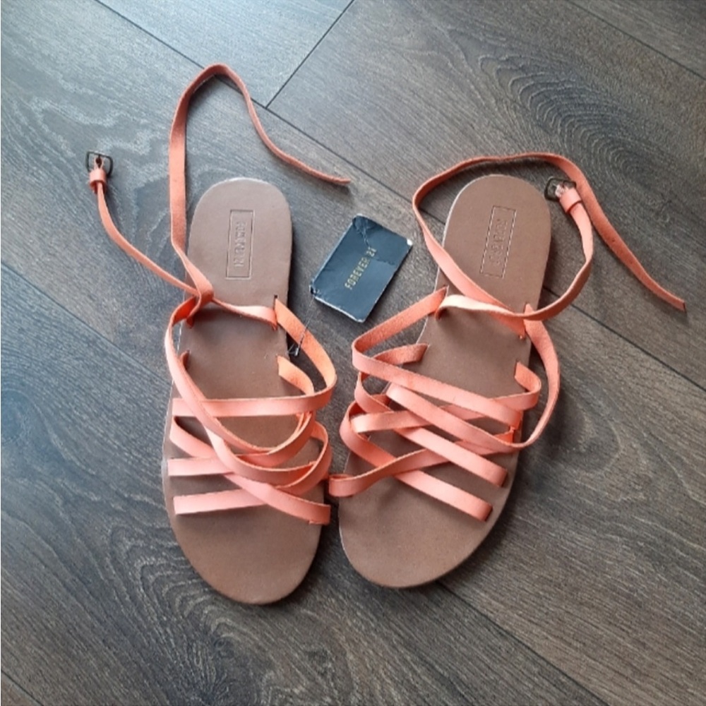 5/$25✨Forever 21 Criss Cross Sandals